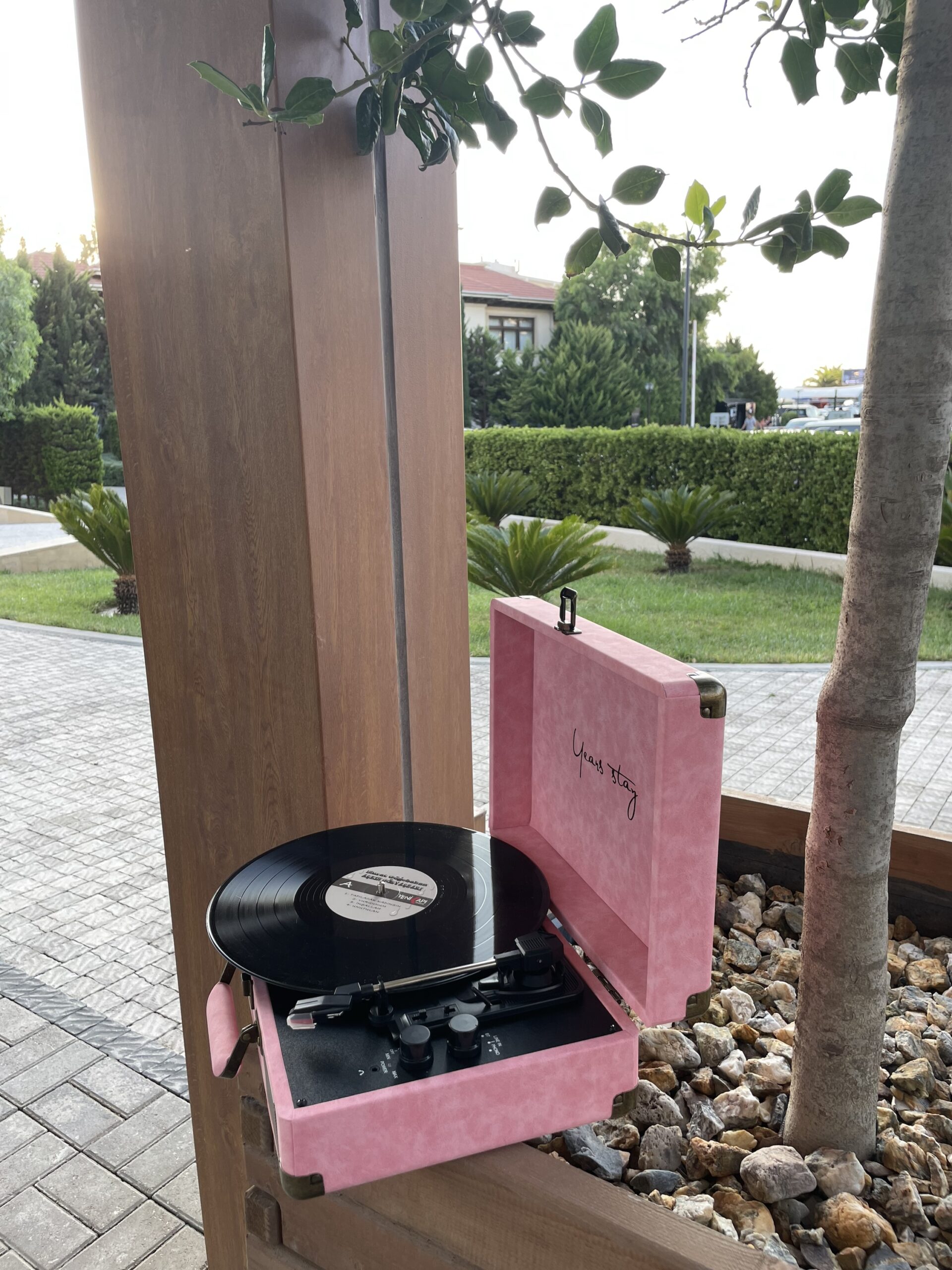 Gramofonbaku GRM006 pink (Çəhrayi) rəngi çanta Pikap – Bluetooth Retro plak Çalar 4 Gramofonbaku GRM006 pink (Çəhrayi) rəngi çanta Pikap – Bluetooth Retro plak Çalar - Görsel 4