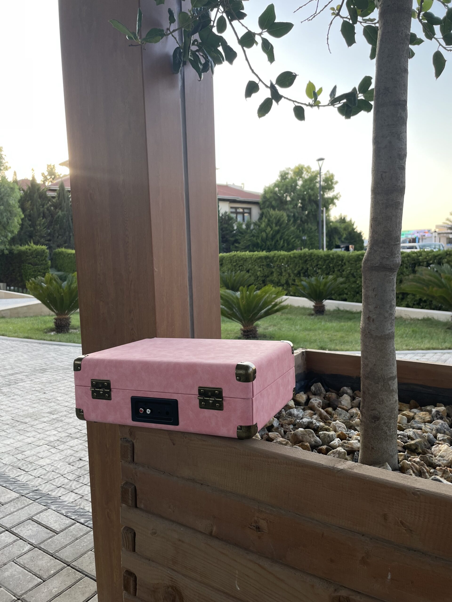 Gramofonbaku GRM006 pink (Çəhrayi) rəngi çanta Pikap – Bluetooth Retro plak Çalar 5 Gramofonbaku GRM006 pink (Çəhrayi) rəngi çanta Pikap – Bluetooth Retro plak Çalar - Görsel 5