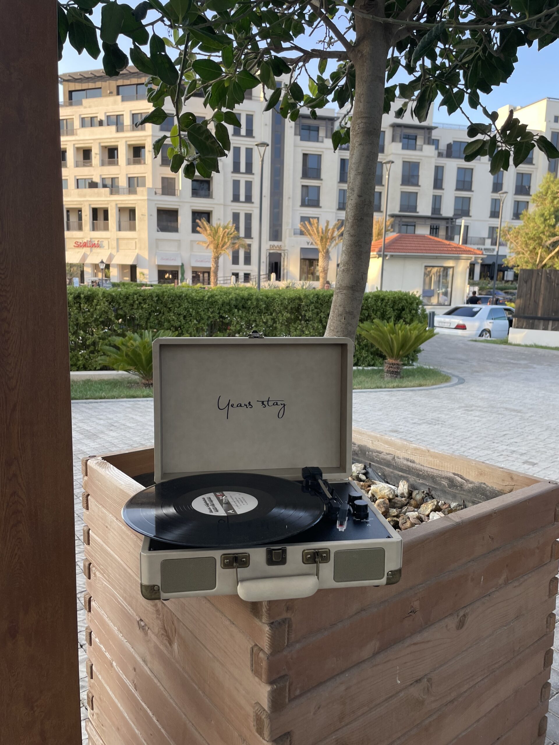 Gramofonbaku GRM005 krem rəngi çanta Pikap – Bluetooth Retro plak Çalar 2 Gramofonbaku GRM005 krem rəngi çanta Pikap – Bluetooth Retro plak Çalar - Görsel 2