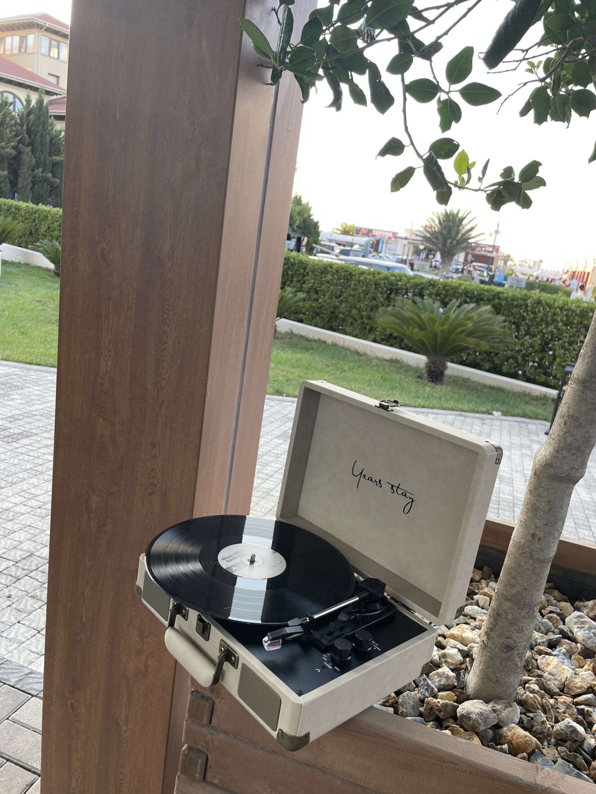 Gramofonbaku GRM005 krem rəngi çanta Pikap – Bluetooth Retro plak Çalar 7 Gramofonbaku GRM005 krem rəngi çanta Pikap – Bluetooth Retro plak Çalar - Görsel 7