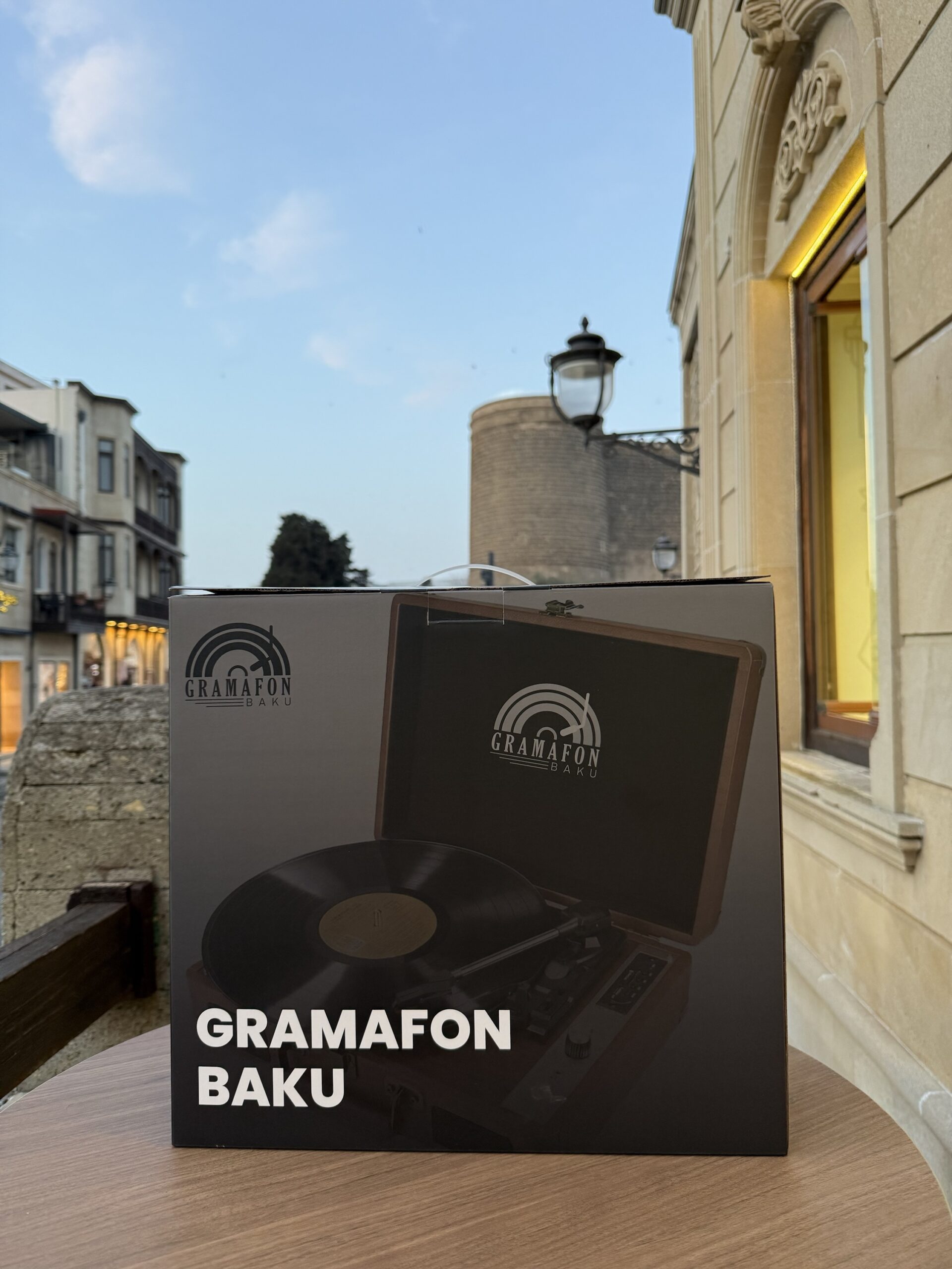 Gramofonbaku GRM007 qəhveyi çanta Pikap – Bluetooth Retro plak Çalar 2 Gramofonbaku GRM007 qəhveyi çanta Pikap – Bluetooth Retro plak Çalar - Görsel 2