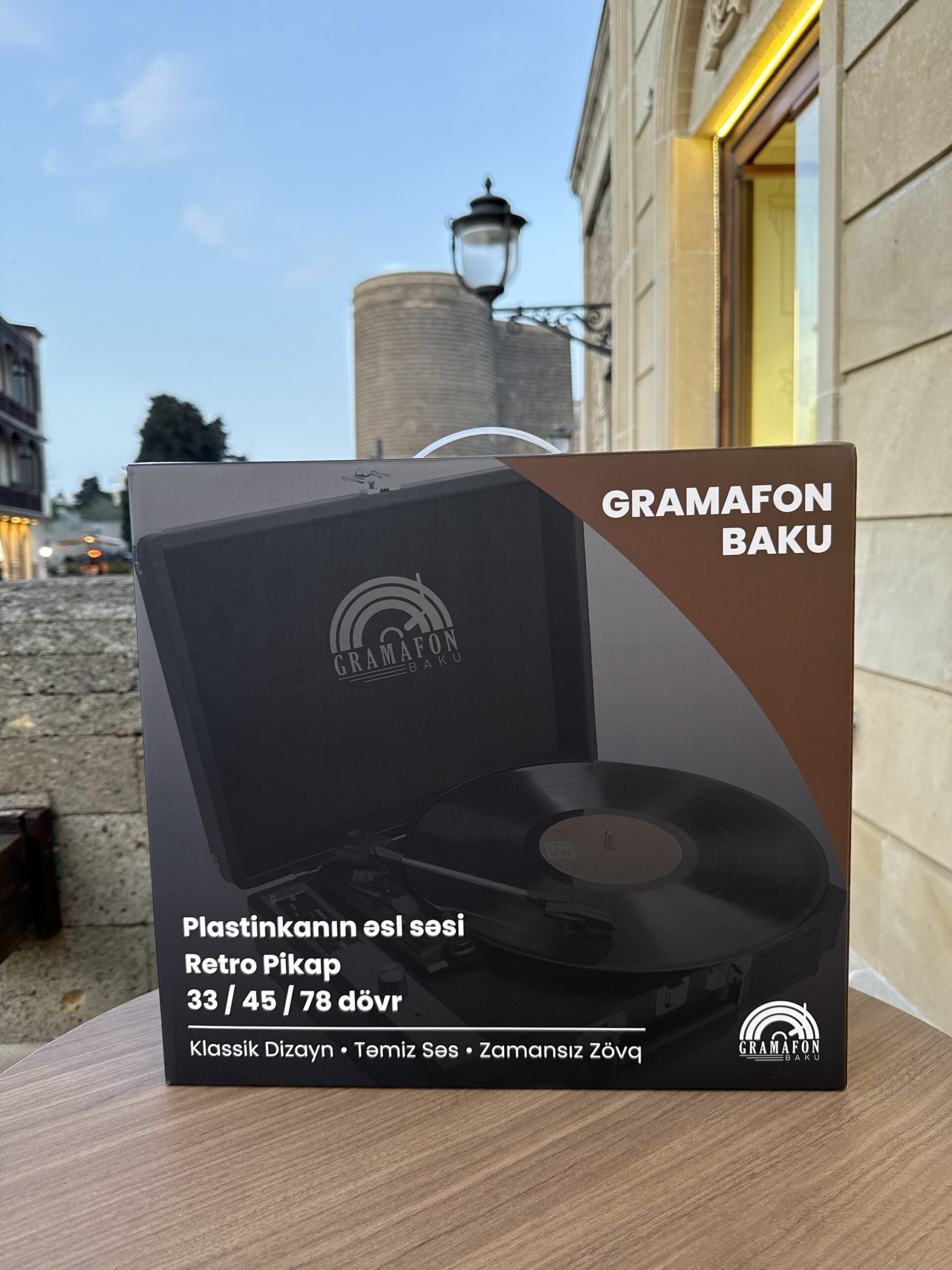 Gramofonbaku GRM007 qəhveyi çanta Pikap – Bluetooth Retro plak Çalar 4 Gramofonbaku GRM007 qəhveyi çanta Pikap – Bluetooth Retro plak Çalar - Görsel 4
