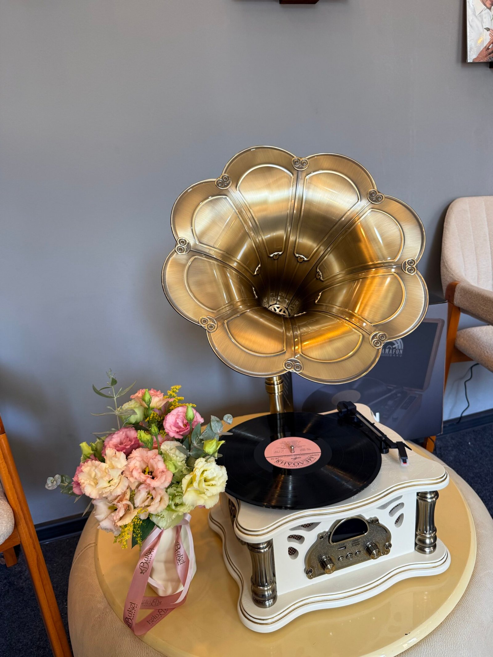 Gramofonbaku GRM016 Ağ Premium klassik Gramofon– Bluetooth FM Retro plak Çalar 4 Gramofonbaku GRM016 Ağ Premium klassik Gramofon– Bluetooth FM Retro plak Çalar - Görsel 4