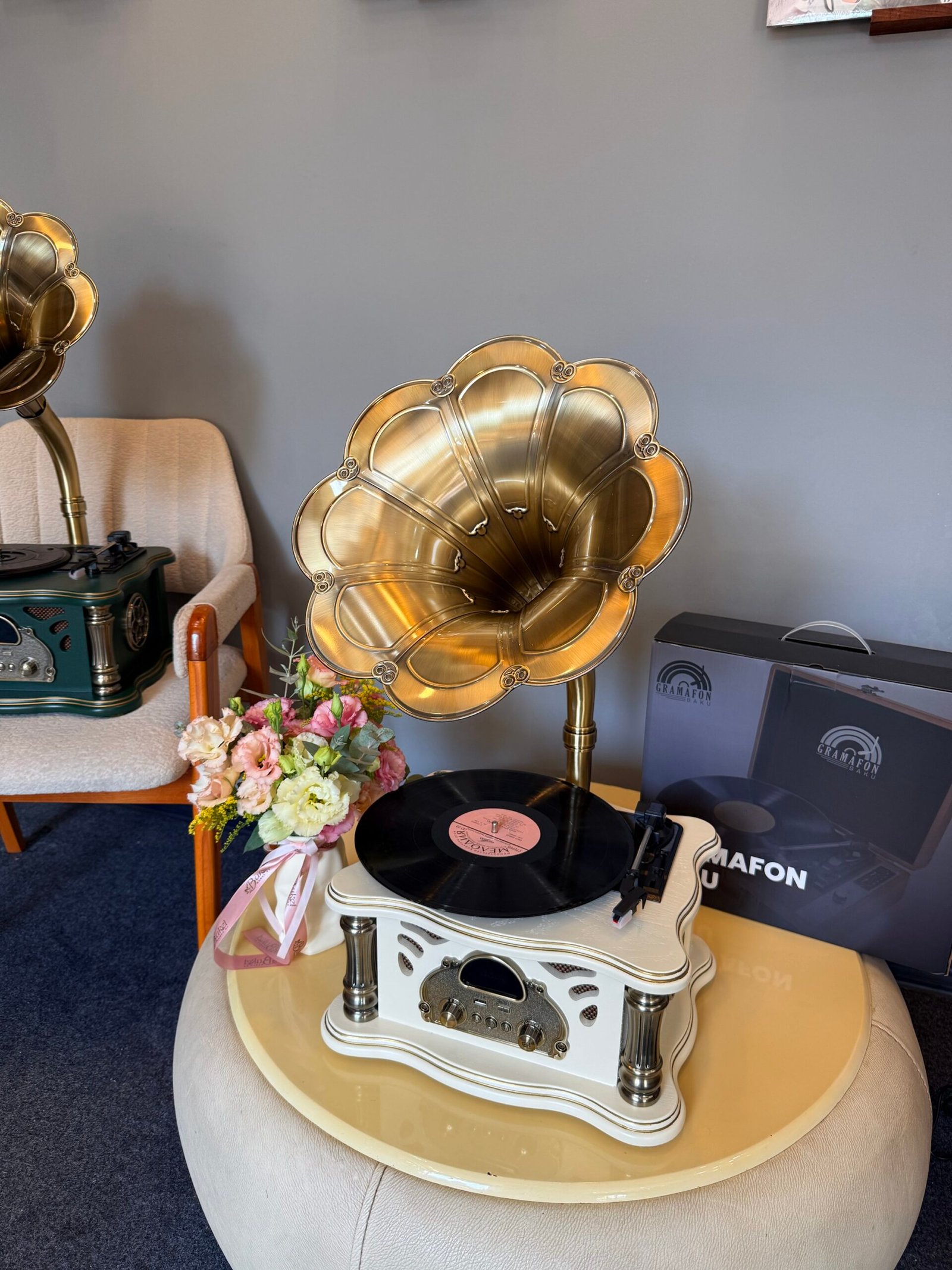 Gramofonbaku GRM016 Ağ Premium klassik Gramofon– Bluetooth FM Retro plak Çalar 2 Gramofonbaku GRM016 Ağ Premium klassik Gramofon– Bluetooth FM Retro plak Çalar - Görsel 2